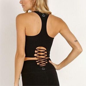 Beyond Yoga Across The Straps Strappy Back Crop Tank Night Black Alo Inspo L